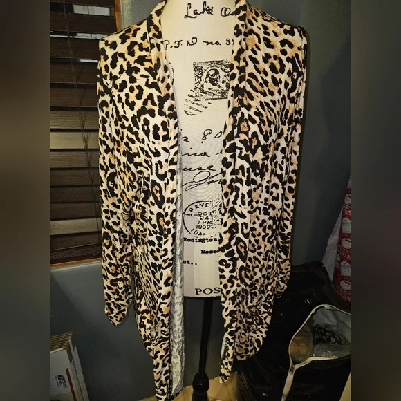 Cato Womans Long Sleeve Cheetah Print Cardigan Size 18W/20W - Picture 1 of 12